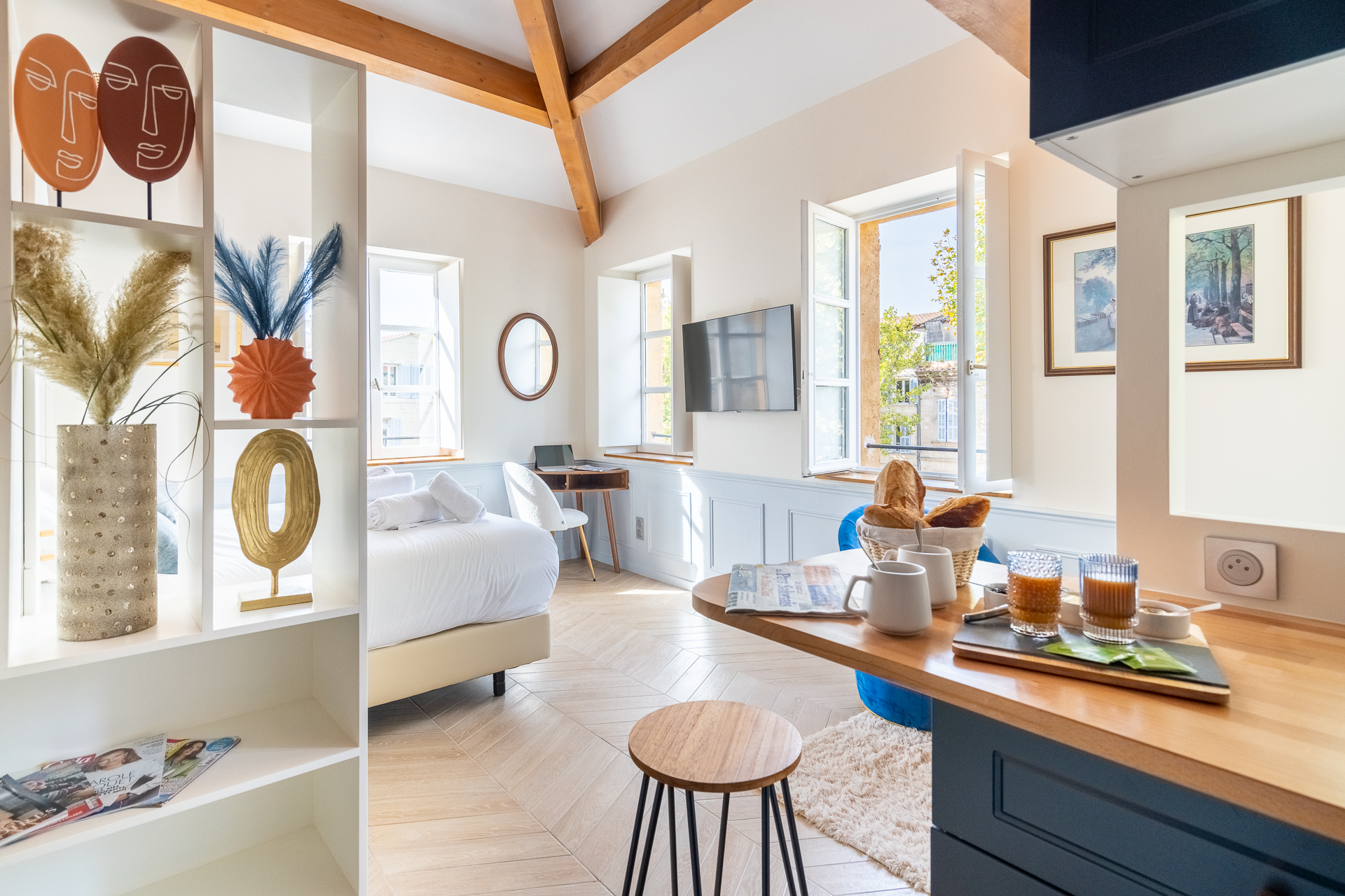 Chambre Deluxe sous poutres apparentes