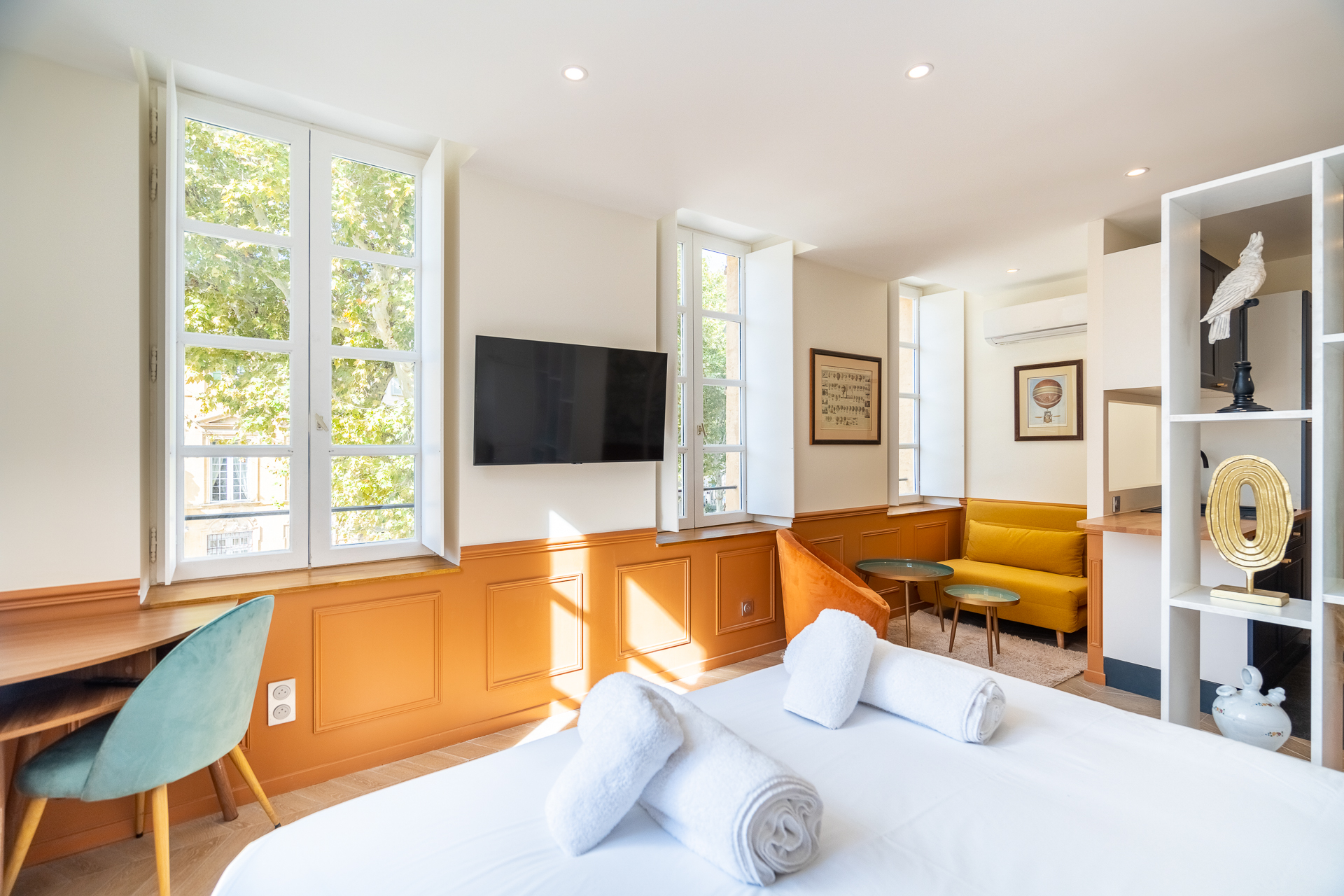 Chambre Deluxe : espace de vie et salon